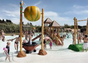 Ferie for børn. Billede af Cecina water park. En vandpark i Toscana,Italien for børn.