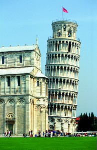 Et billede af det skæve tårn i Pisa i Italien.