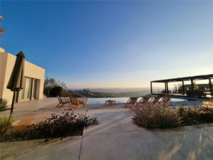 Familieferie. Ferie i egen villa. Swimmingpool. Badeferie. Børneferie. Plads til hele familien.