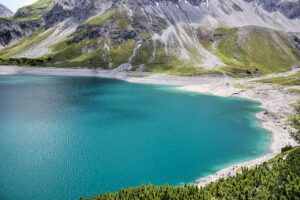 Pilato-søen i Sibillini. Sibillini i Italien. Feriedestination Italien. Sommerferie i Umbrien. Ferieboliger nær Sibillini. Kultur i Umbrien.
