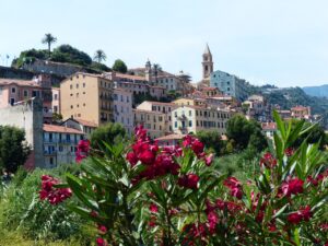 Blomsterrivieraen. Imperia i Italien. Feriedestination Italien. Sommerferie i Ligurien. Ferieboliger nær Imperie. Kultur i Ligurien.