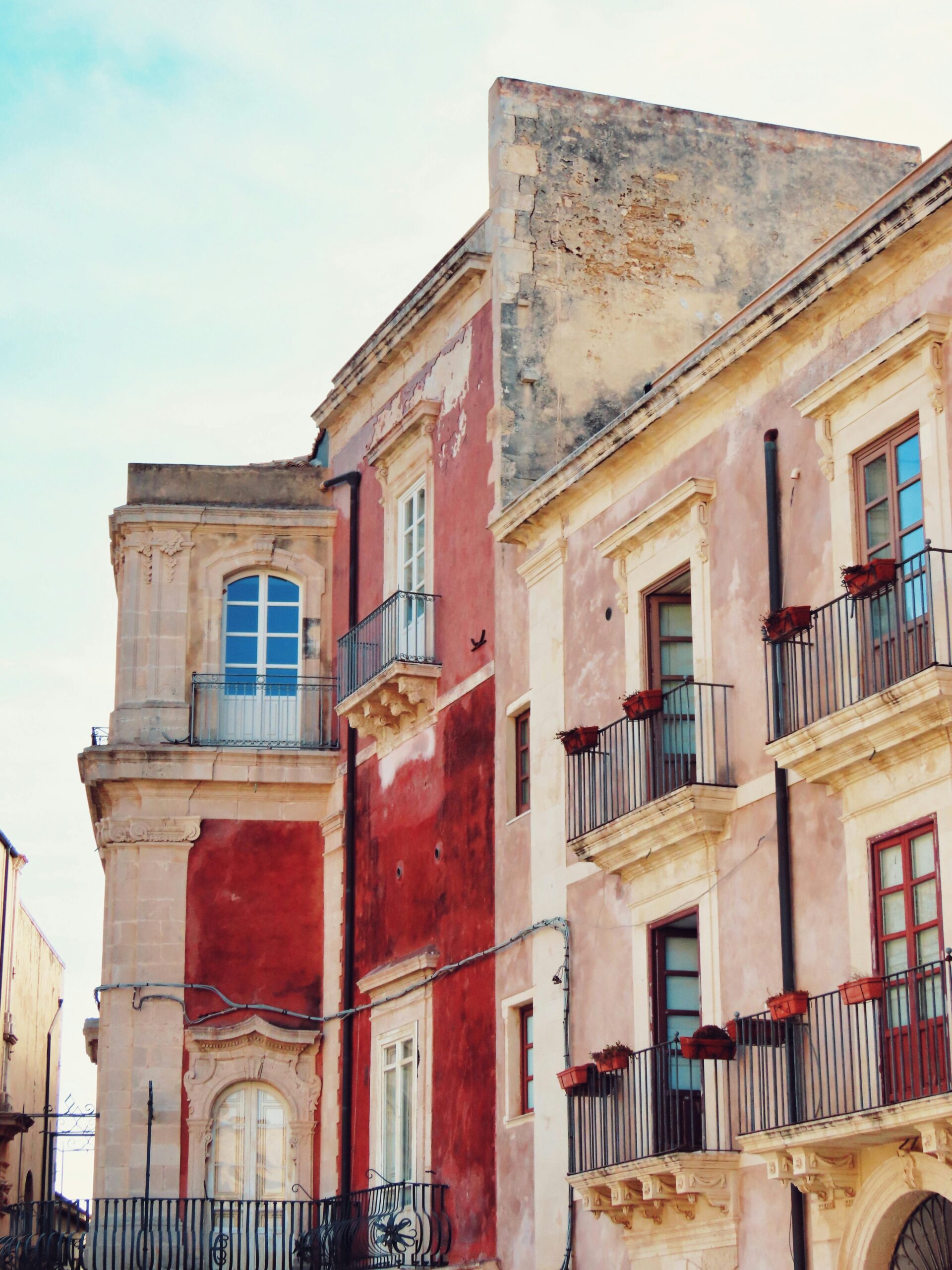 Bybillede fra Siracusa i Italien. Siracusa i Italien. Feriedestination Italien. Sommerferie i Sicilien. Ferieboliger nær Siracusa. Kultur i Sicilien.